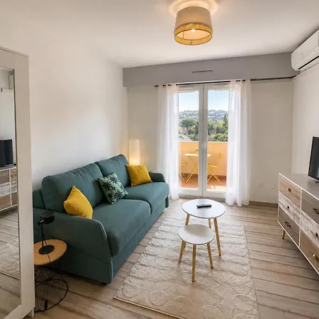 Lovely With Balcony - Location